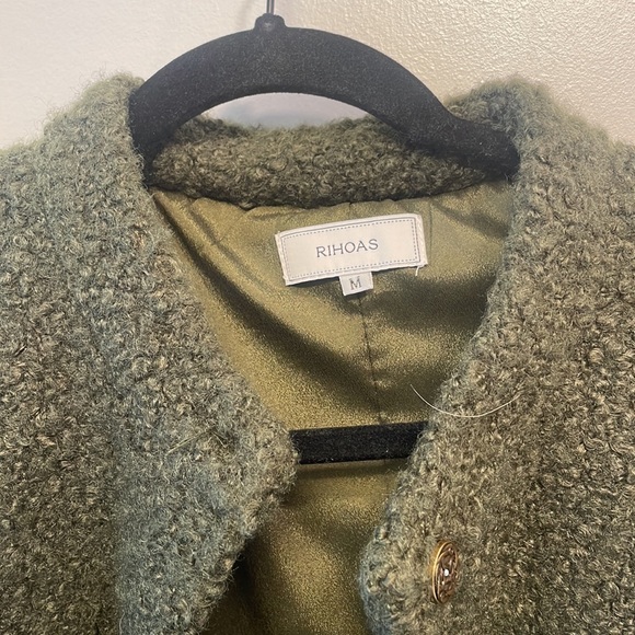 Cropped preppy jacket in a teddy material - Picture 2 of 4